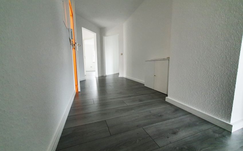 Erstbezug nach Sanierung: 3,5 Zimmer Wohnung in Salzgitter Engelnstedt mit Balkon