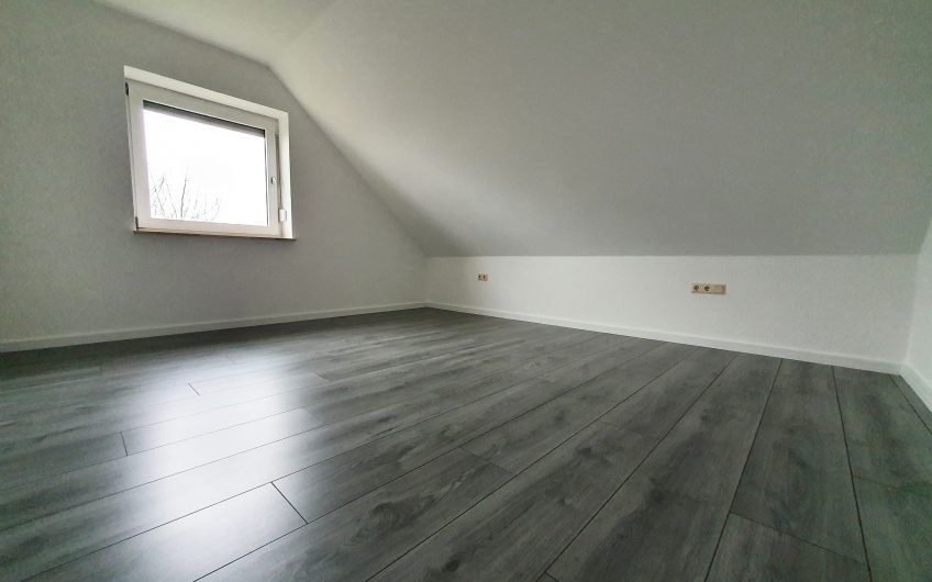 Erstbezug nach Sanierung: 3,5 Zimmer Wohnung in Salzgitter Engelnstedt mit Balkon